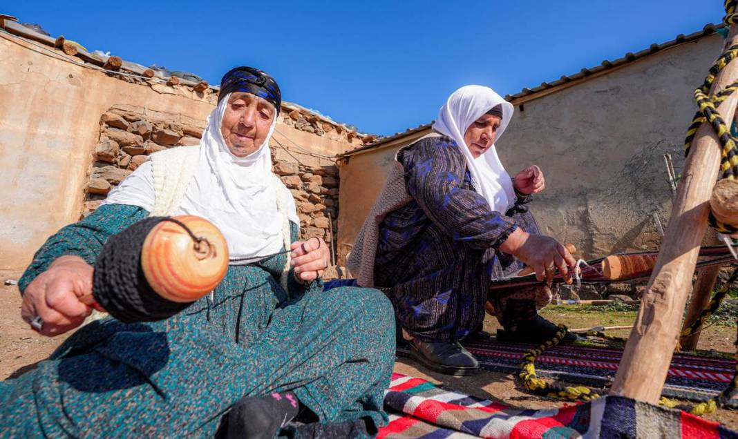Diyarbakır’da asırlık yöntemle kilim dokuyor 11